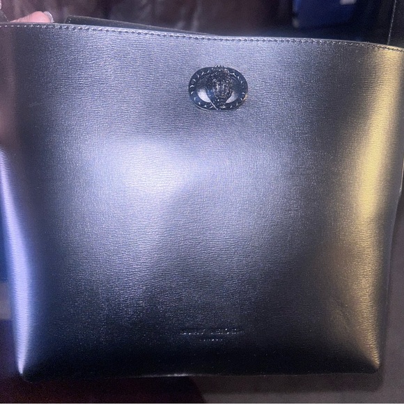 Kurt Geiger SMALL DRENCH CHELSEA BUCKET BAG - Picture 7 of 8